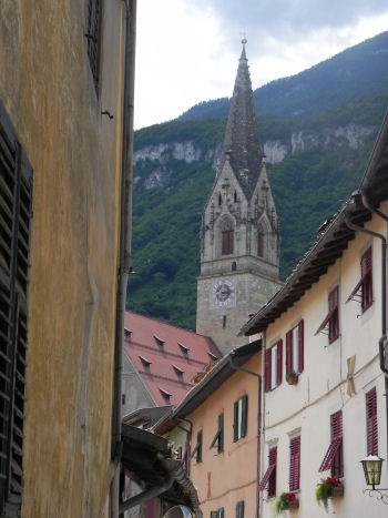 Tra le vie di Termeno (Tramin - Alto Adige) (55334 bytes)
